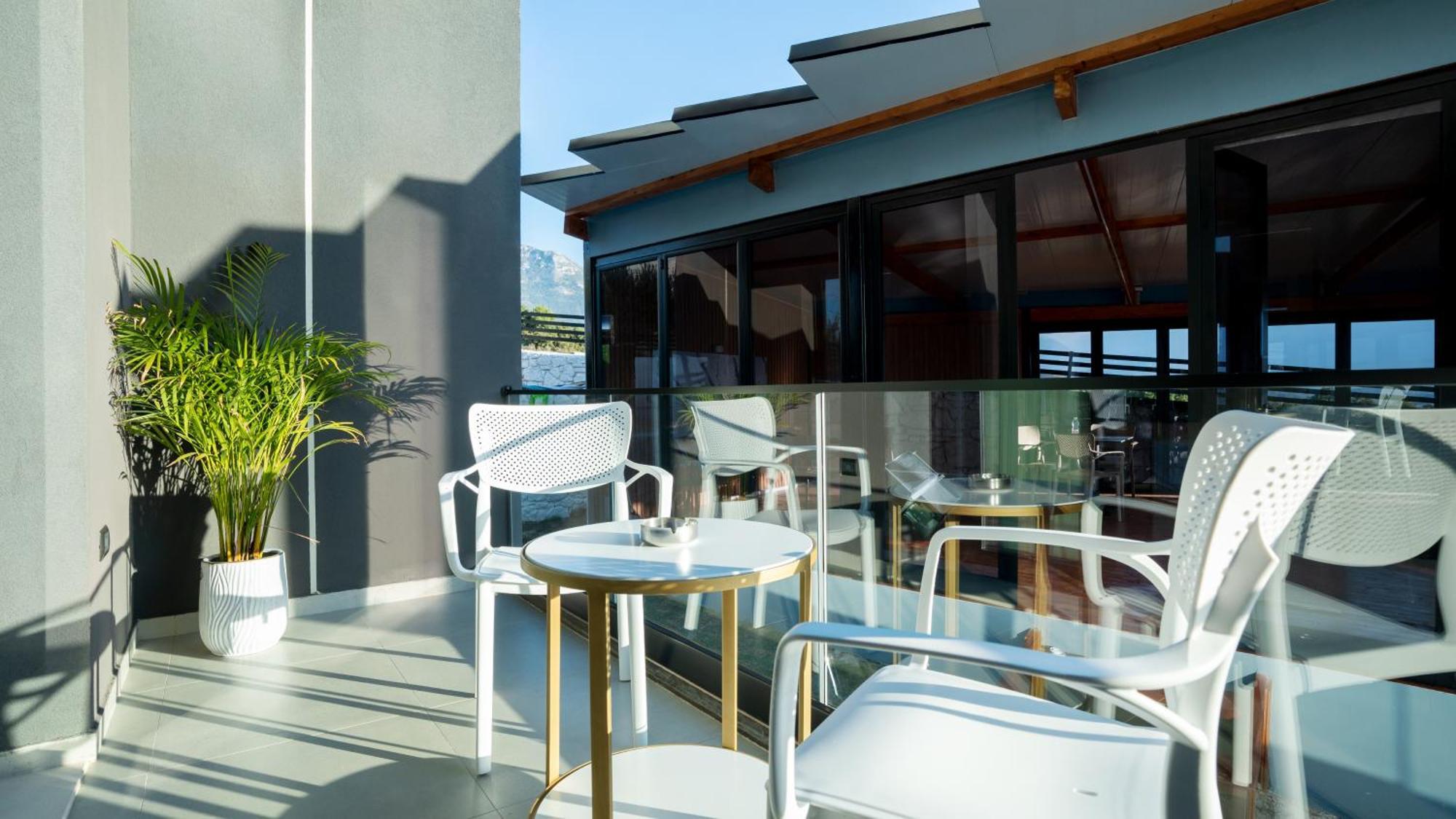 Sea Queen Luxury Hotel Radhimë 외부 사진