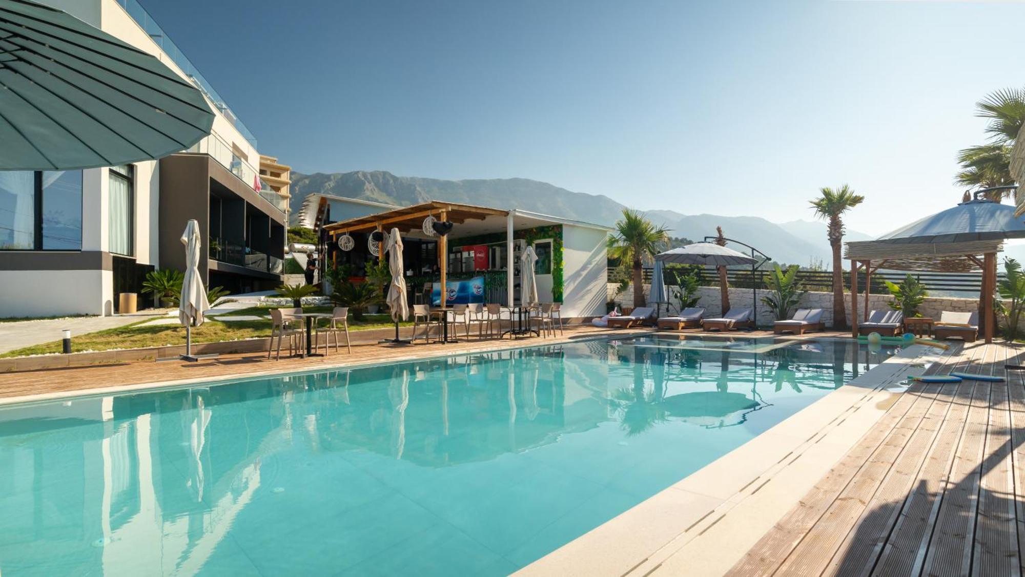 Sea Queen Luxury Hotel Radhimë 외부 사진